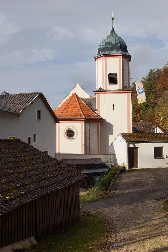 Die Wallfahrtskirche Heilig Kreuz im Schambachtal bei Arnsberg