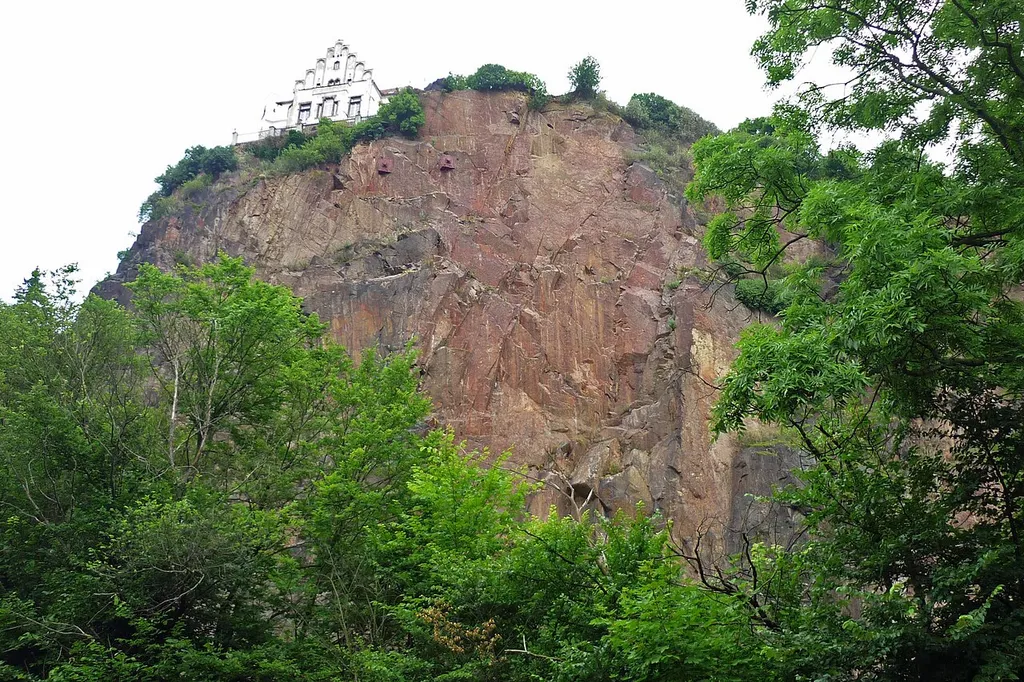Begerburg-Felsen im Plauenschen Grund (Dresden-Dölzschen) - Naturdenkmal 14