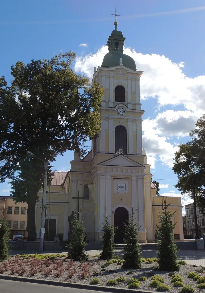 kościół par. pw. św. Józefa, 1668, 1885, 1935 Jana Pawła II 1/3 ul., miasto Ozorków
