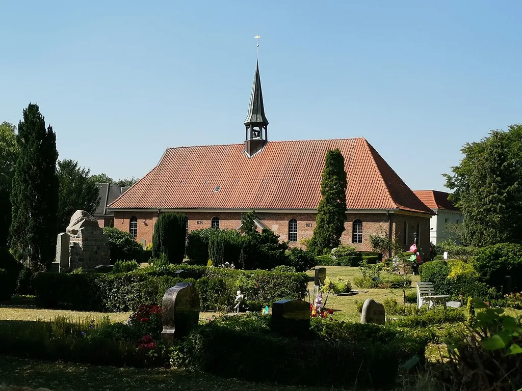 Kirche und Kirchhof St. Michaelelis-Kirche in Sankt Michaelisdonn