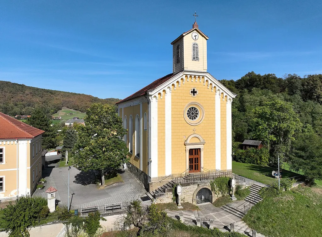Southwest view of the parish church of Bad Gleichenberg.