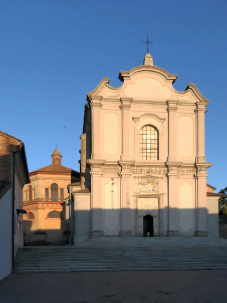 Castelnuovo Bocca d’Adda, la chiesa parrocchiale della Natività della Beata Vergine Maria.