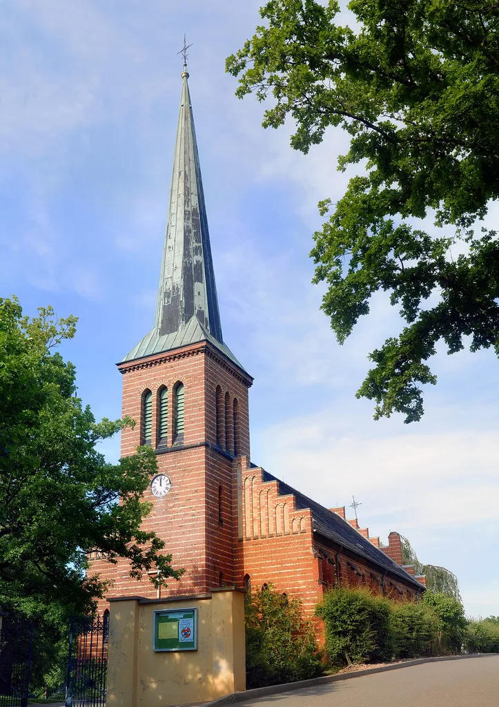 This image shows the church in Zwickau Cainsdorf. It is a eleven segment panoramic image.