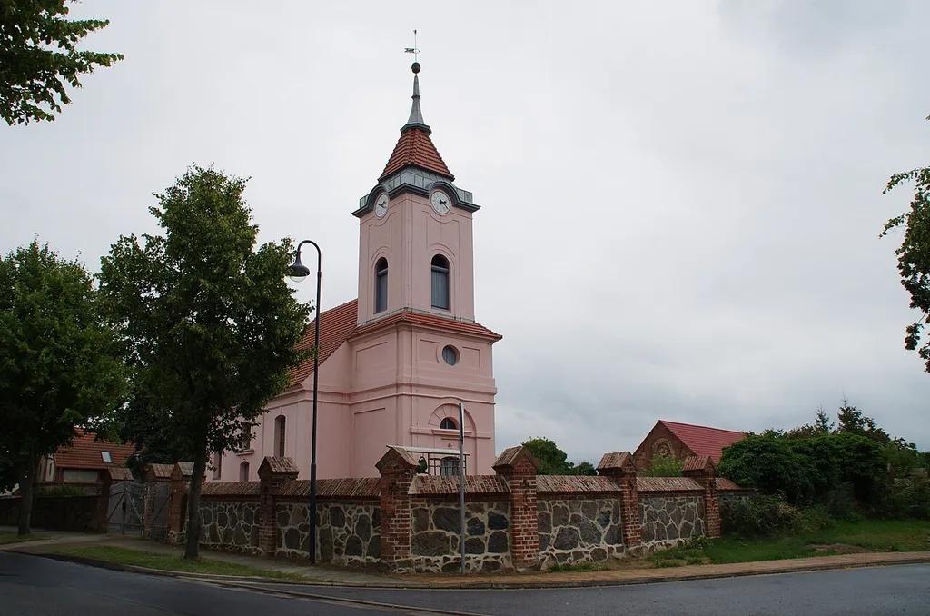 Lindow (Mark) in Brandenburg. Die Kirche in Keller steht unter Denkmalschutz.