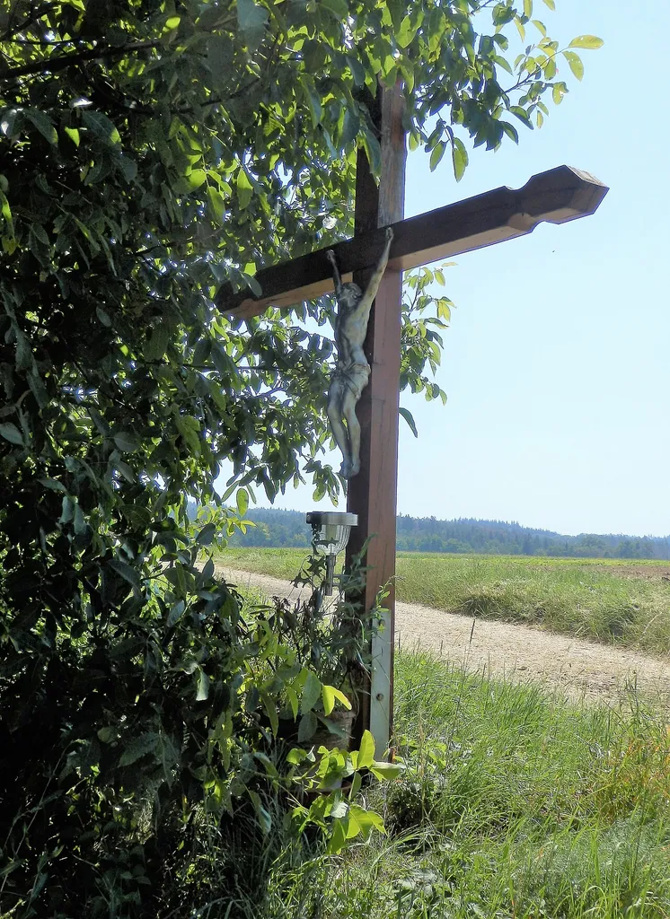 Holzkreuz an der Straßenkreuzung Kellergasse Freischling - Fernitz - Klein Burgstall, Gemeinde Schönberg am Kamp (NÖ)