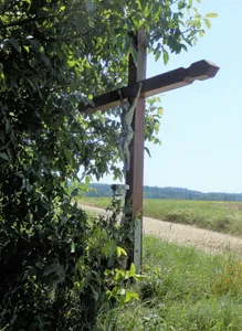 Holzkreuz an der Straße nach Klein Burgstall