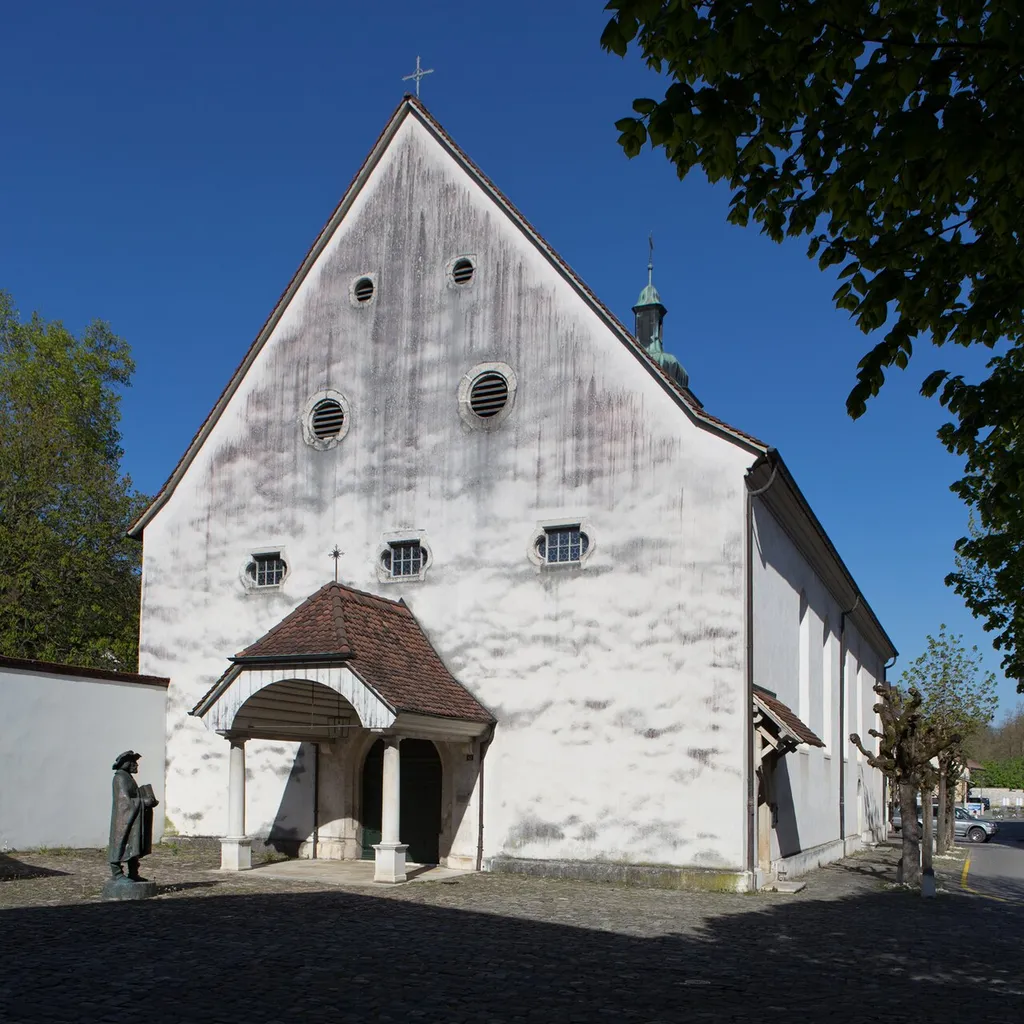 Katharinenkirche mit Statue des Helias Helye in Laufen (BL)