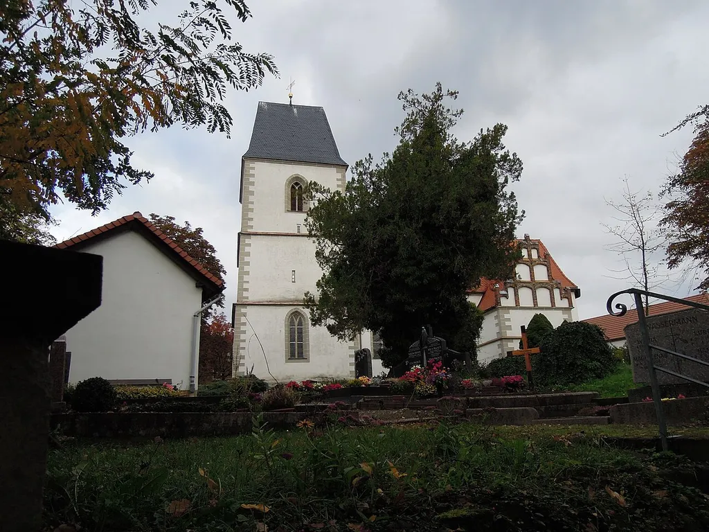 Kirche Hohendorf -Südansicht vom steigseitigen, westlichen Hofportal- Oktober 2022