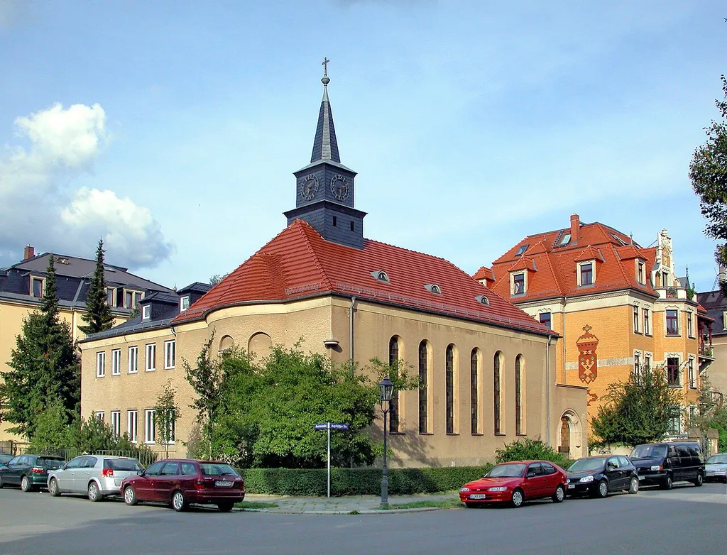 23.07.2008 01309 Dresden-Striesen: Evangelisch-methodistische Zionskirche, Augsburger Straße 59 / Ecke Jacobistraße (GMP: 51.047078,13.794534). Mit im Bild die Etagenvilla Augsburger Straße 61. [DSCN33537.TIF]20080723070.JPG(c)Blobelt