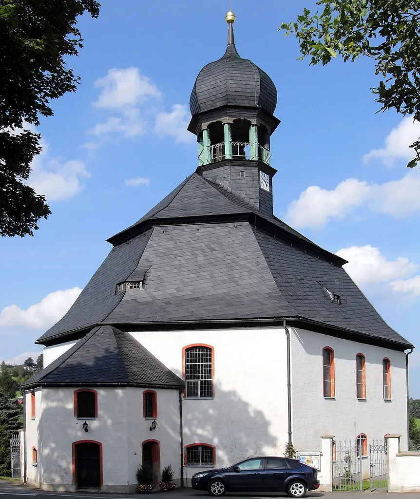 Südwestseite der Heiliggeist-Kirche in Rübenau, Erzgebirgskreis