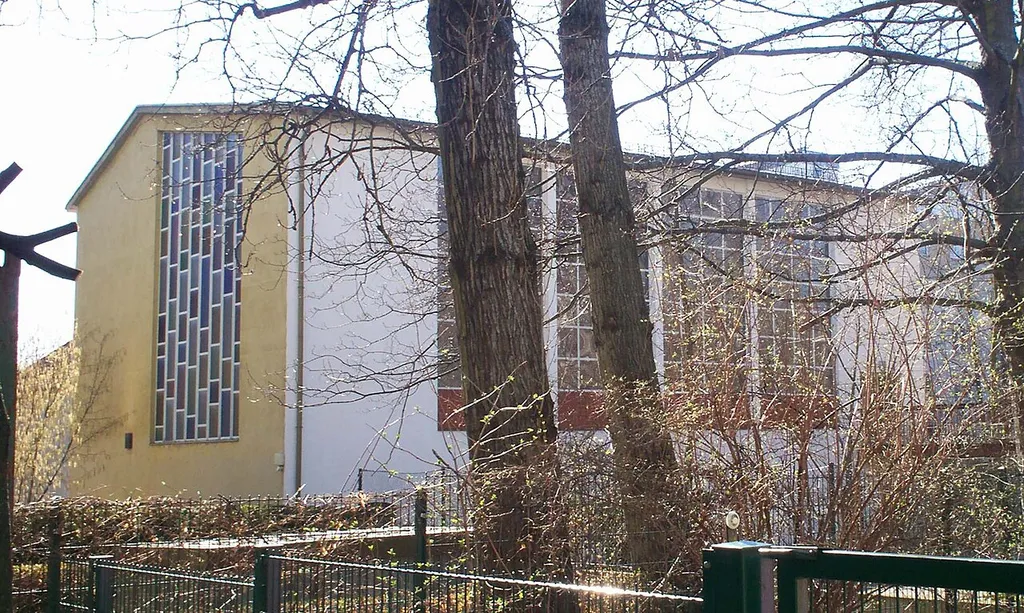 Augustanakirche (Berlin): Ansicht von Norden mit Nordost- und Nordwestfenster