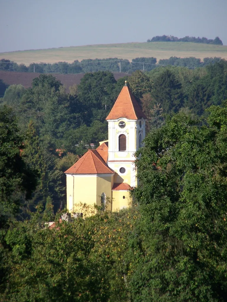 Kostel v Bystřici u Benešova od Opřetic