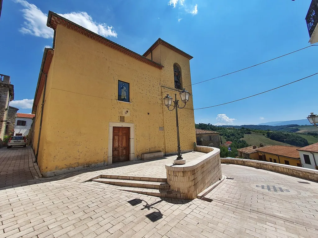 Facciata della chiesa di San Pietro a Spinete (CB)