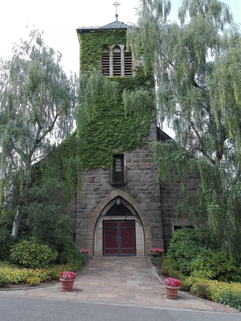Auferstehungskirche am Friedhof Norrenberg in Wuppertal-Heckinghausen