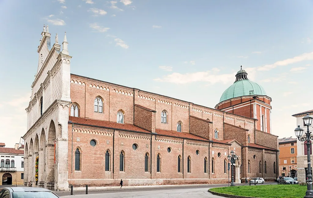 Vicenza Cathedral view of the Piazza del Duomo.