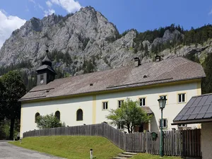 Filialkirche und Pfarrhof in Weichselboden