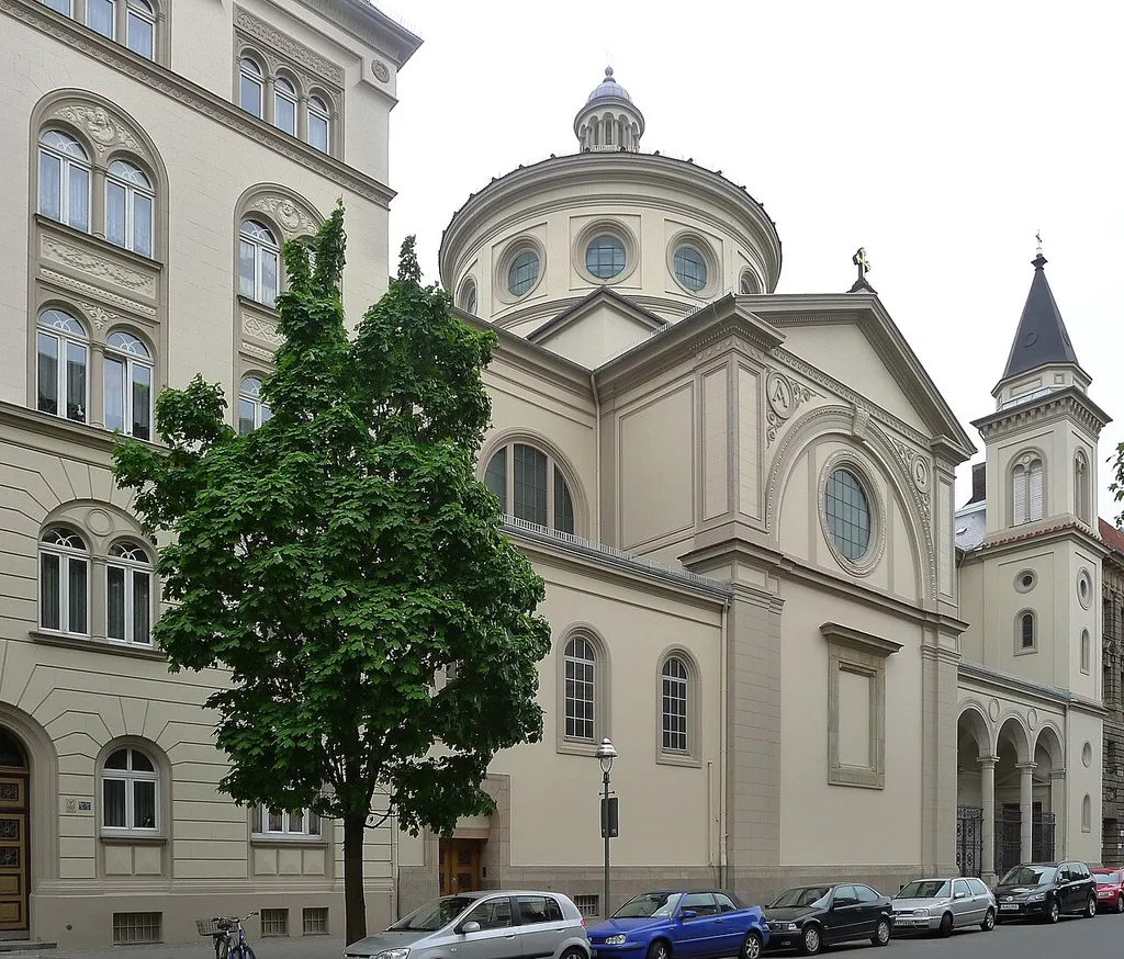 Gesamtansicht der Kirche