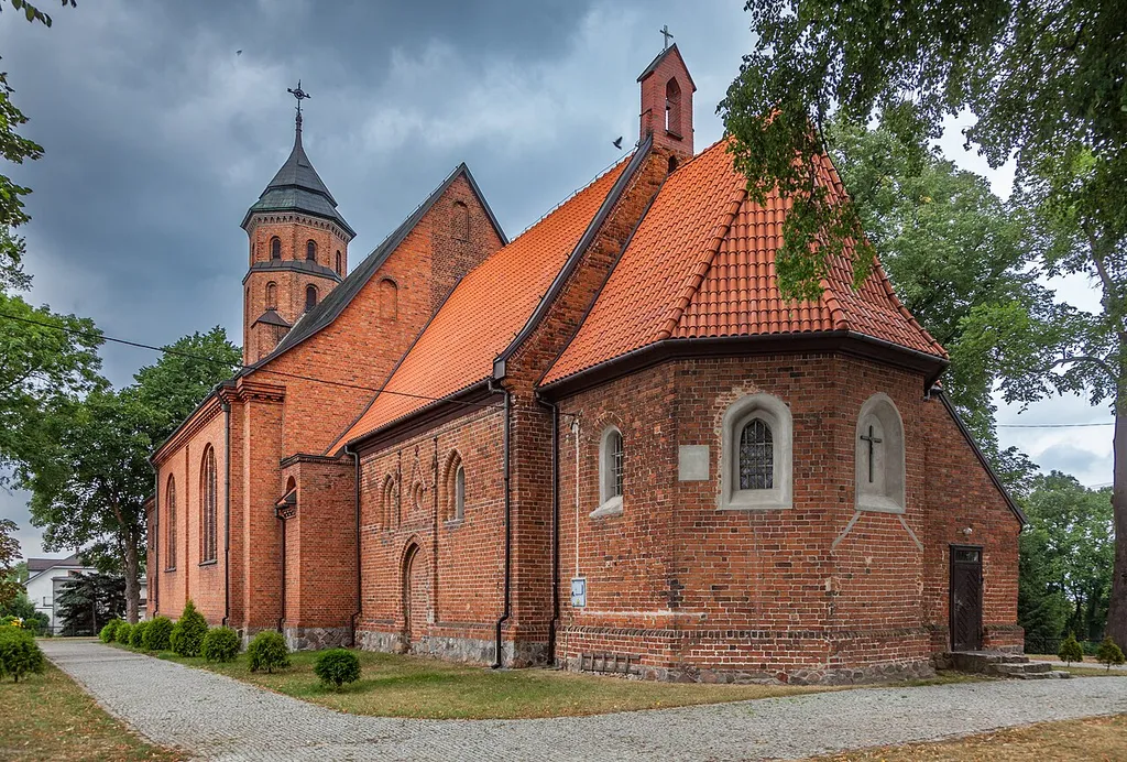 Kościół św. Mateusza w Bądkowie k. Aleksandrowa Kujawskiego, ok. 1312, rozbudowa 1917-20 wg projektu Jarosława Wojciechowskiego.