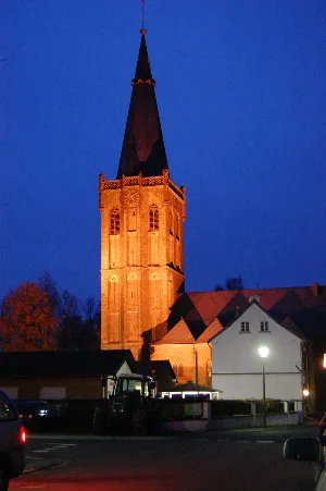 Nachtaufnahme, St. Martinus Niederembt