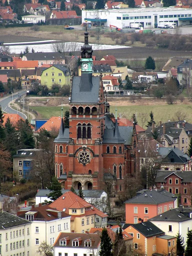 Radebeul: Lutherkirche, von der Krone des Bismarckturms aus