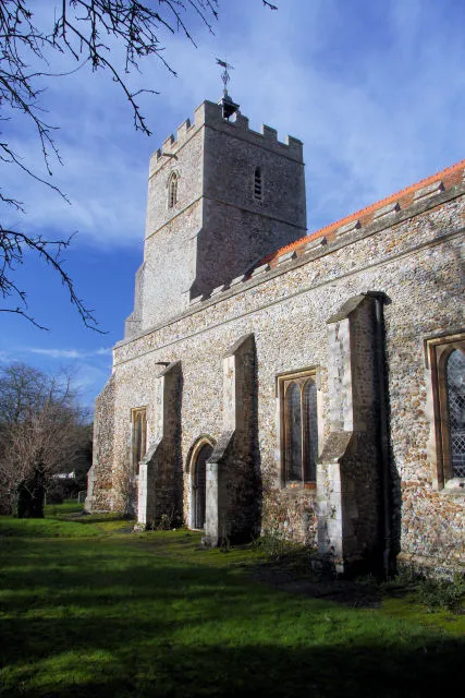 All Saints Church, Great Thurlow The churchyard to the south is rather small, and it is therefore difficult to photograph the whole of the church from this side. For details of the church, see http://www.suffolkchurches.co.uk/thurlowg.htm.