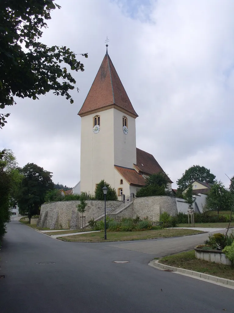 Großhöbing, Ortsteil der Stadt Greding im mittelfränkischen Landkreis Roth in Bayern, Kath. Pfarrkirche St. Johannes Evangelist