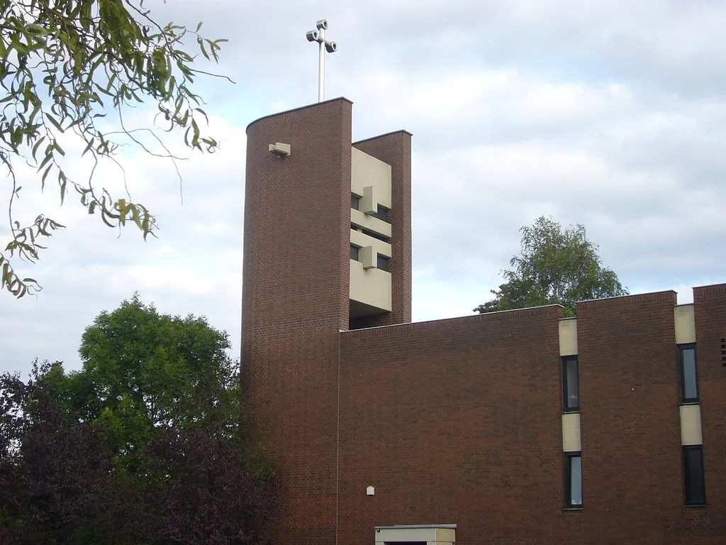 Die katholische Pfarrkirche „Heilig Kreuz“ in Limperich, Bonn-Beuel