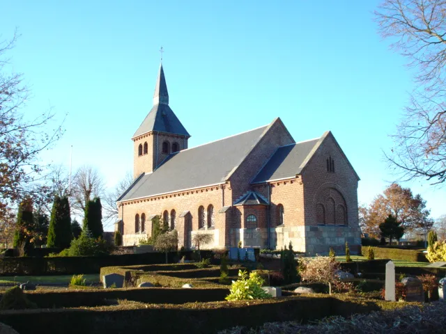 Karlby Kirke