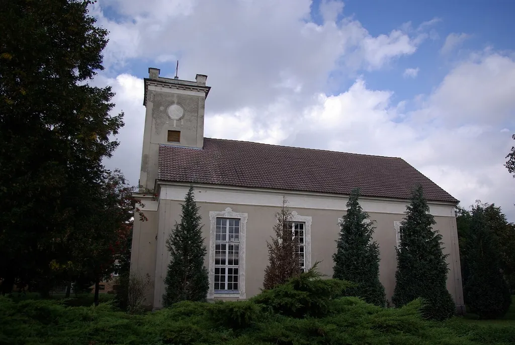 Oderaue in Brandenburg. Im Ortsteil Altmädewitz befindet sich die Kirche. die Kirche wurde 1837 eingeweiht und steht unter Denkmalschutz.