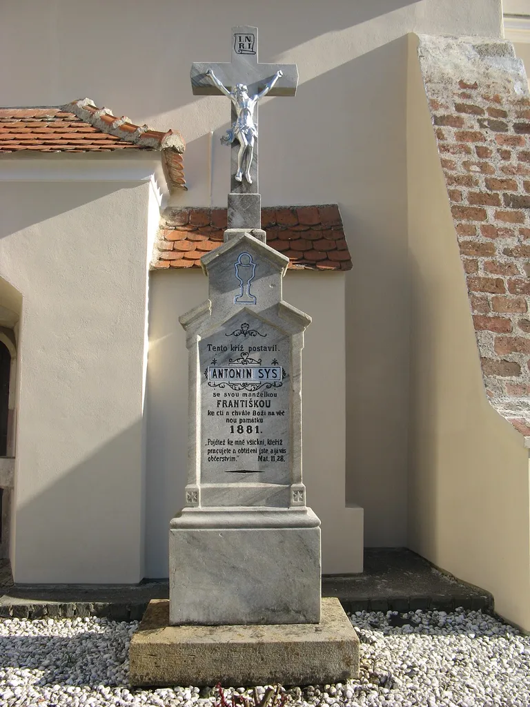 Kostel sv. Bartoloměje, kříž před kostelem, Brno-Žebětín