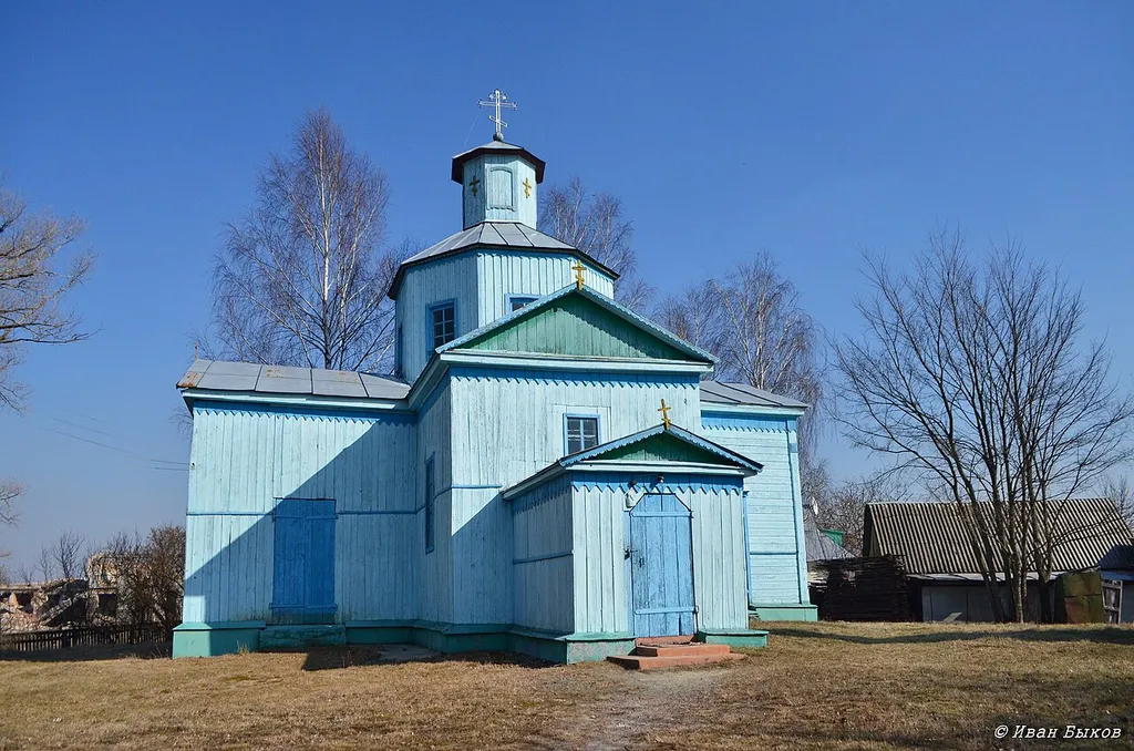 Дмитрівська (раніше-Лаврентіївська) церква. Збудована у 1783 році. За часів Польщі і до 1839 року була греко-католицькою. Перебудована у 1851 р. Один з найдавніших дерев'яних храмів Східної Житомирщини. Церква відноситься до поліської архітектурної школи української народної архітектури, до рідкісного в цих місцях типу хрещатих одноверхих храмів. Має нетипову пласку баню.