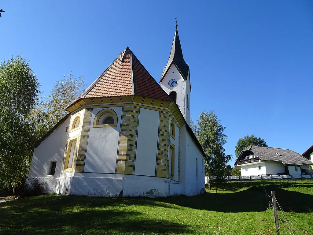 Dovže, cerkev