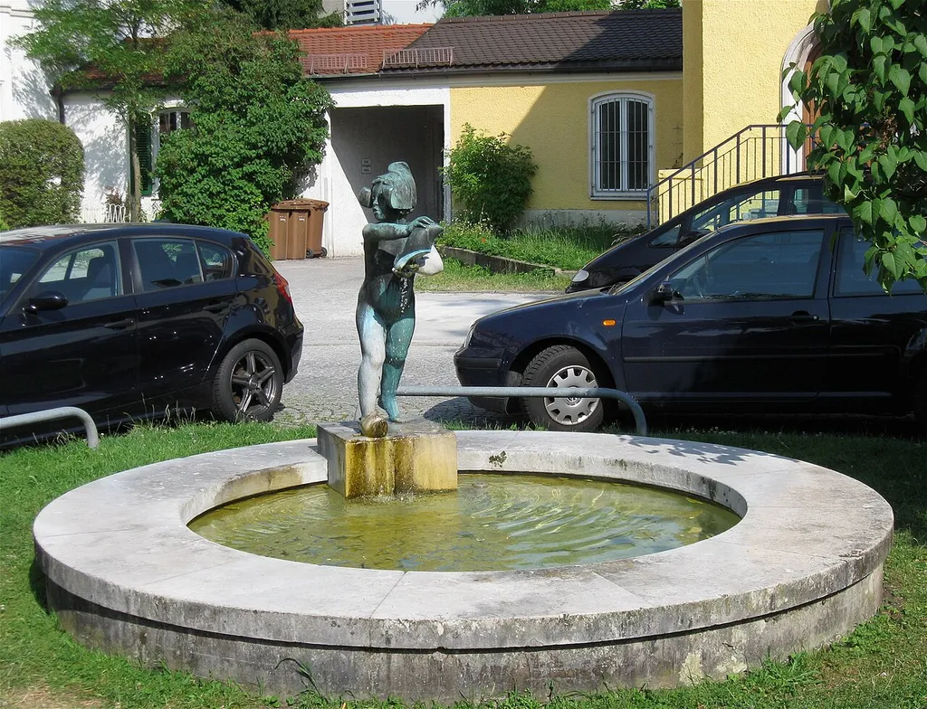 Holländisches Mädchen mit Klompen (Holzschuhe), Brunnen an der Hollandstraße, München-Schwabing