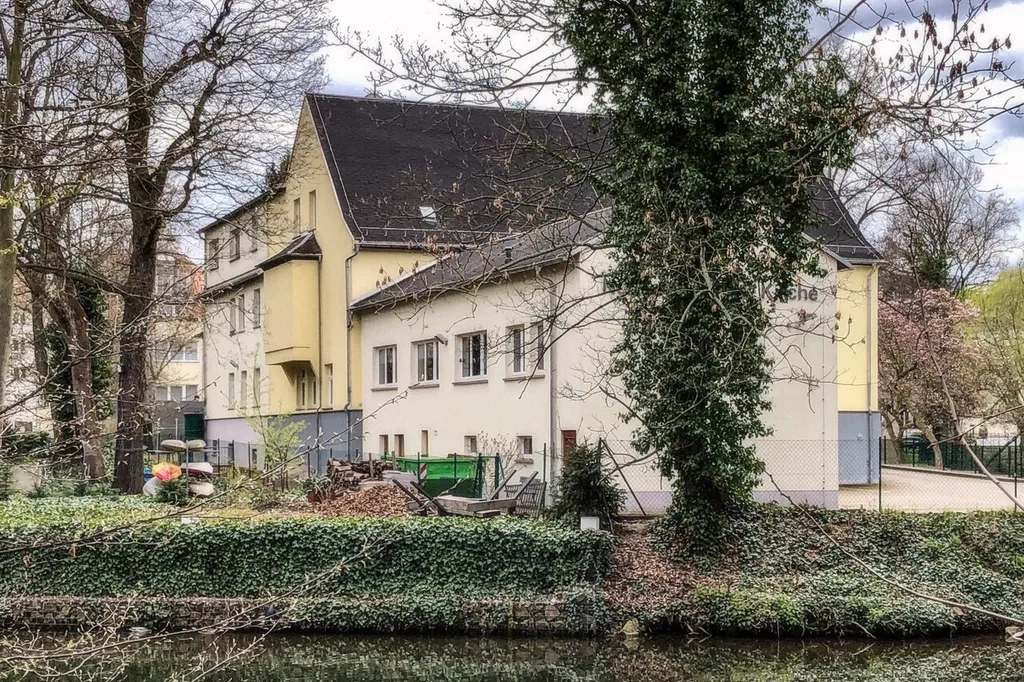 Neuapostolische Kirche, mit Ausstattung
