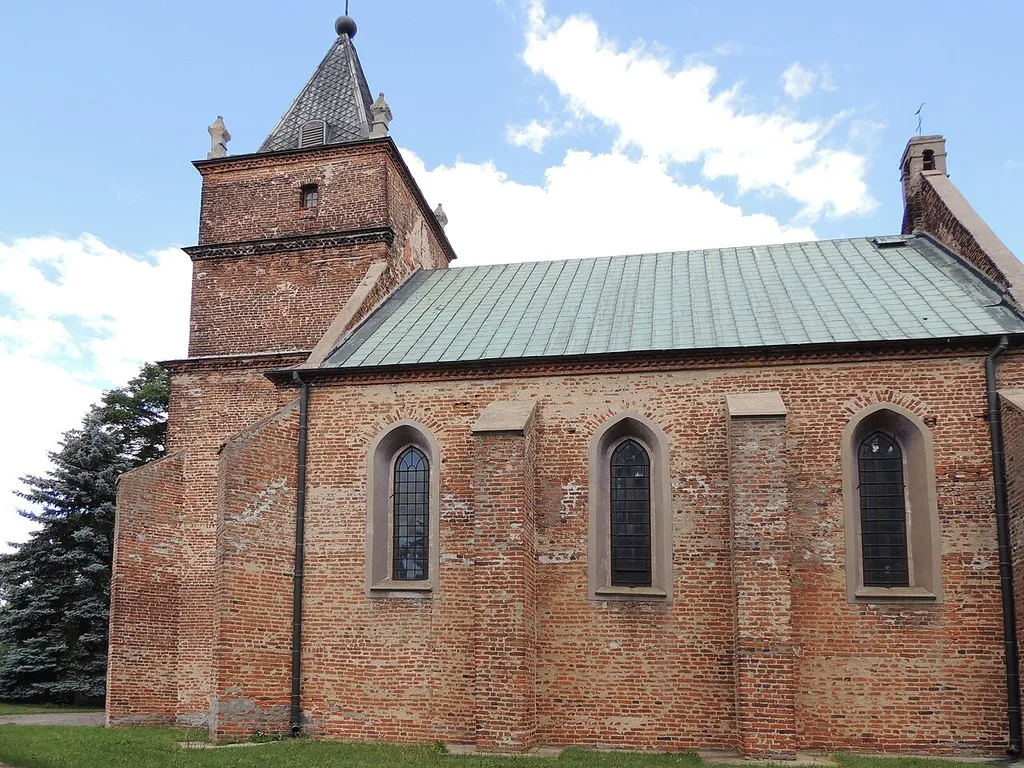 Domaniew 35 - kościół pw. św. Floriana, XVI w.