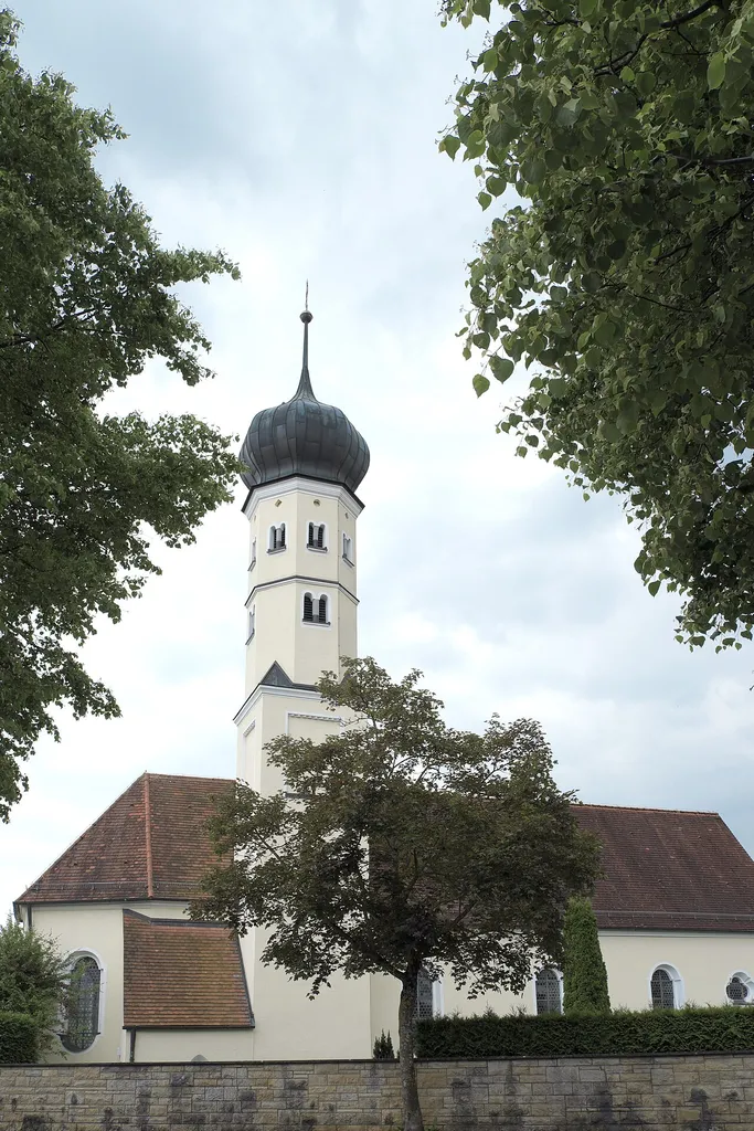 Friedhofskirche, ehemalige Pfarrkirche, in Neresheim im Ostalbkreis (Baden-Württemberg)