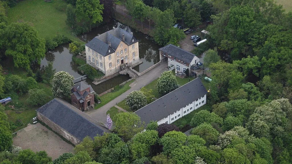 Burg Peppenhoven: Luftaufnahme