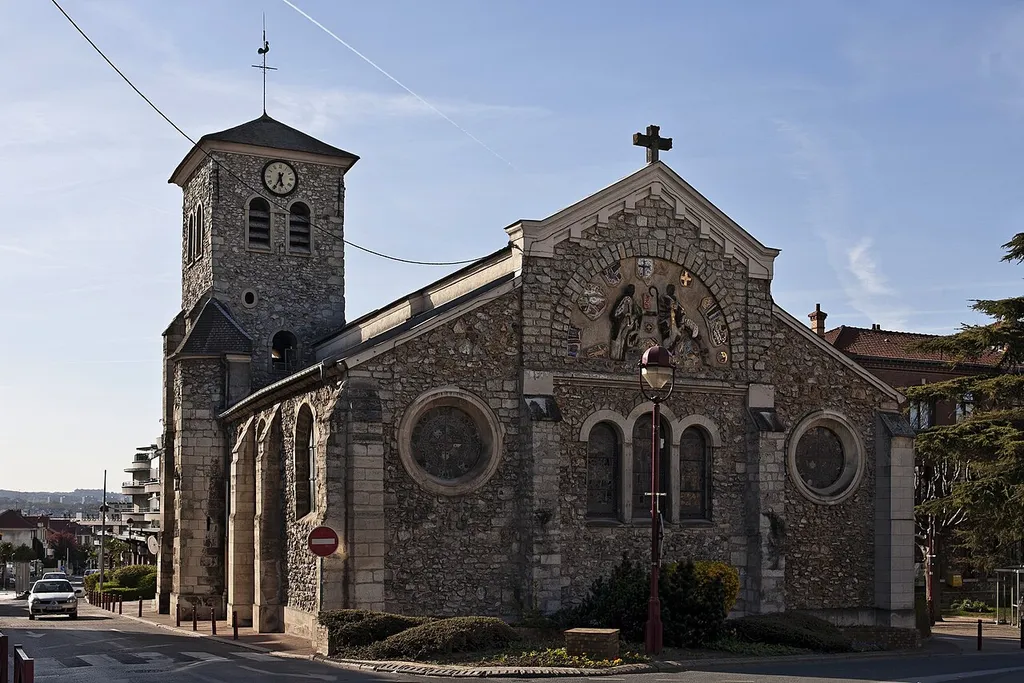On arrive à l'ancienne église de Fresnes (94)