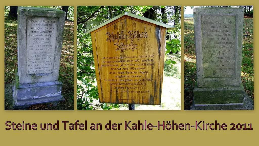 Gedenksteine und Tafel an der Kahlen-Höhe-Kirche in Reichstädt bei Dippoldiswalde zur Dokumentation der Texte.