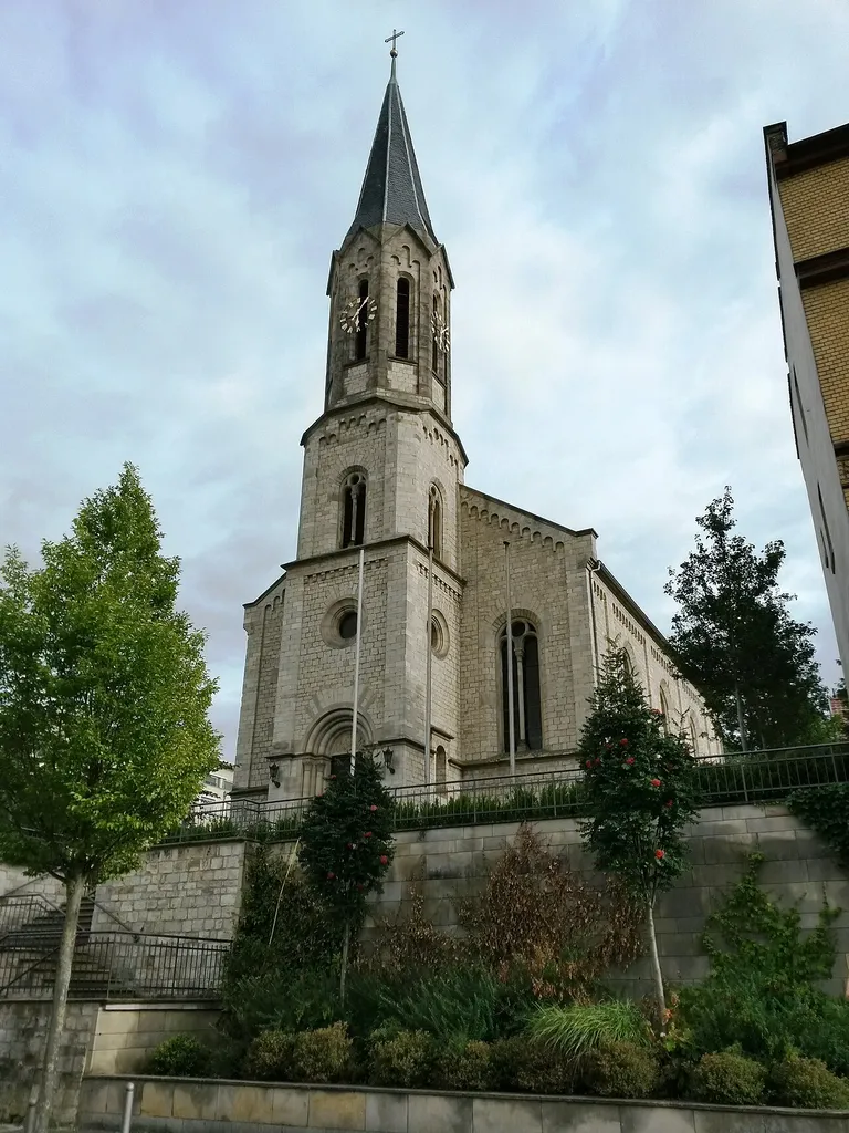 Evangelische Johanneskirche in Bingen am Rhein, Mainzer Straße 44: Kalksteinquadersaal im Rundbogenstil, 1858–60, Architekt Eduard Köhler.
