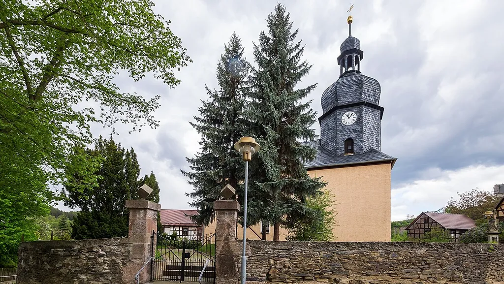 Eichicht Schloßstraße Kirche mit Ausstattung, Kirchhof und Einfriedung