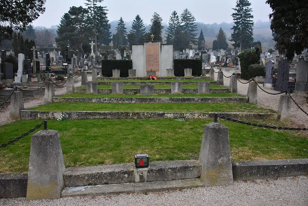 Russischer Soldatenfriedhof auf dem Oberen Stadtfriedhof in Klosterneuburg (Niederösterreich) (oberer Friedhofsteil)