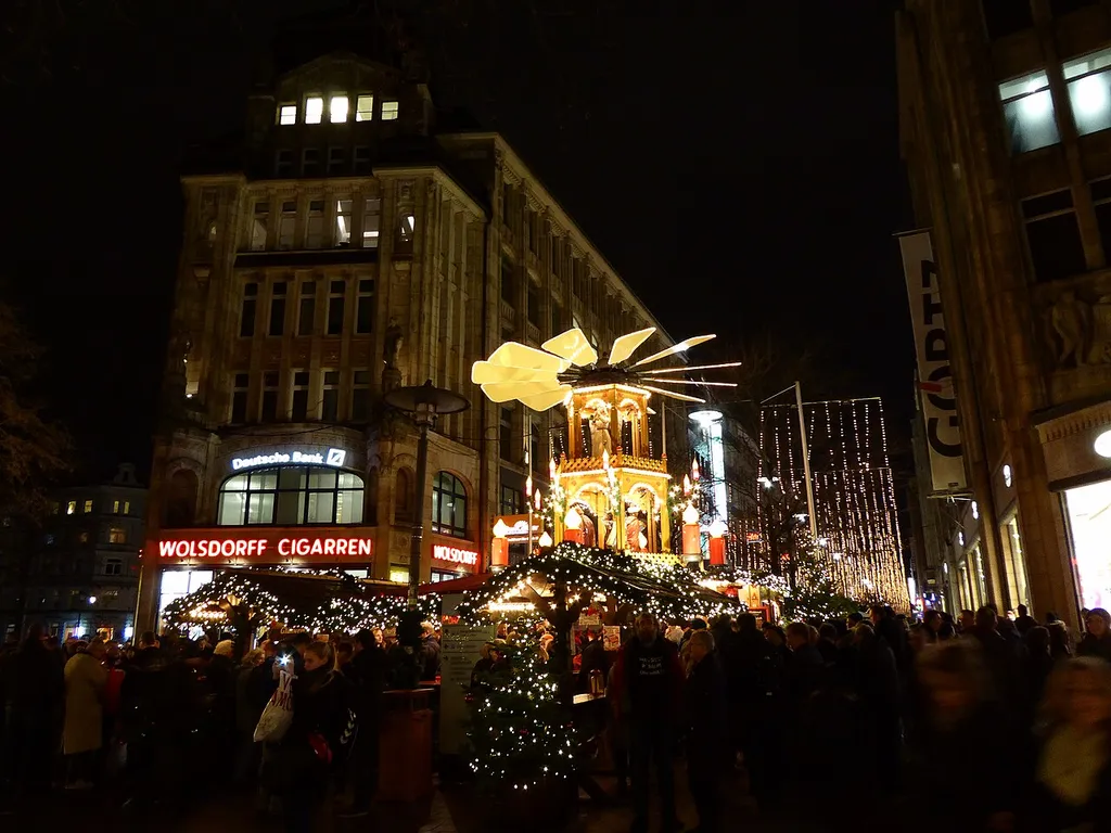 Impressionen vom Weihnachtsmarkt in der Spitalerstraße in Hamburg (2014)