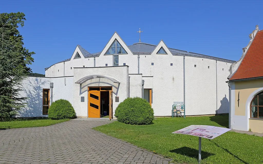 Ostansicht der kath. Pfarrkirche hl. Altmann Hellerhof (Gemeinde Paudorf)