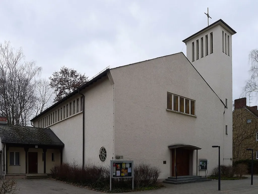 Blick auf St. Otto in Berlin-Zehlendorf