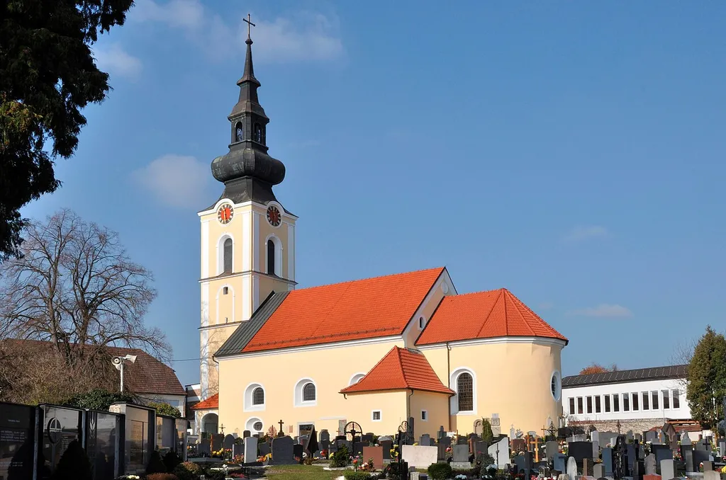 Kath. Pfarrkirche hl. Michael mit Fried- und Kirchhof, Kriegerdenkmal