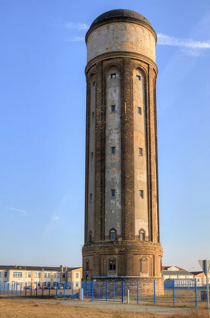 Wasserturm I Wolfen im Gelände des ehemaligen AGFA/ORWO-Werkes: Gebäude Nr. 0159, Filmstraße 6 in Bitterfeld-Wolfen OT Wolfen.