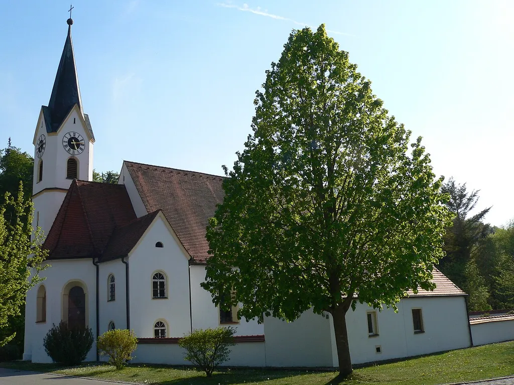 Außenansicht der Pfarrkirche Schamhaupten