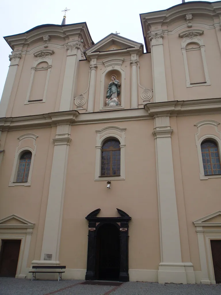 Complex of the church of Invention of the Holy Cross and Saint Andrew in Końskowola - facade
