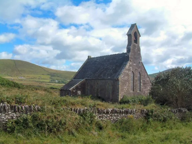 Disused church near An Mhuiríoch. Disused church between An Mhuiríoch and the better-known disused place of worship at Cill Mhaoilchéadair (Kilmakedar)